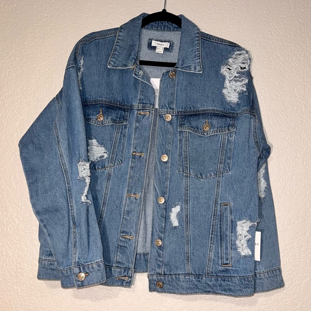 NWT Forever 21 Medium Oversized Distressed Medium Wash Denim Jacket